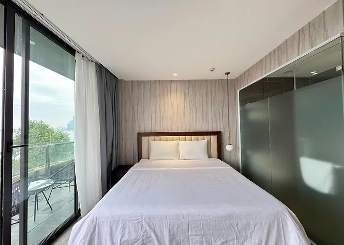 22Land Moon West Lake