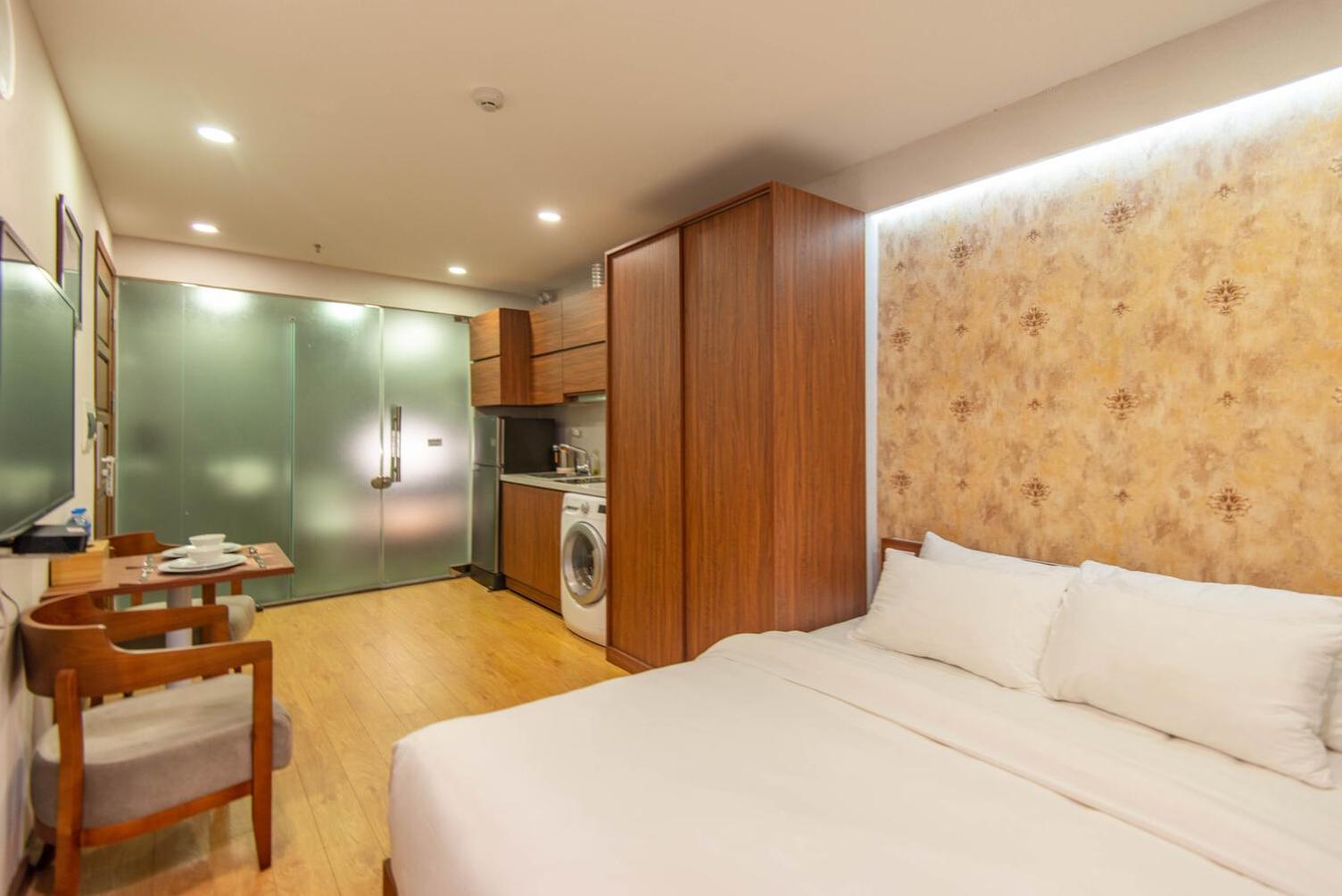 Apartment 22land Moon West *